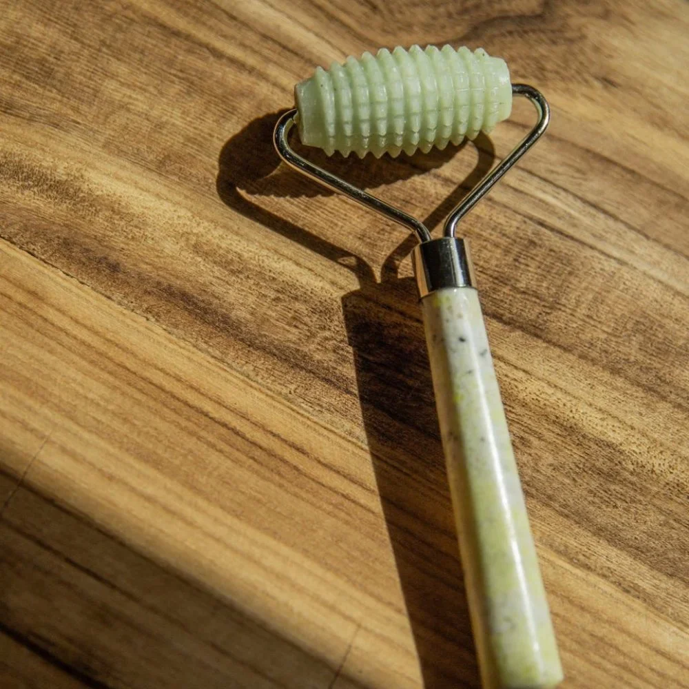 Esker Beauty Allover Jade Roller - Brand New in Box